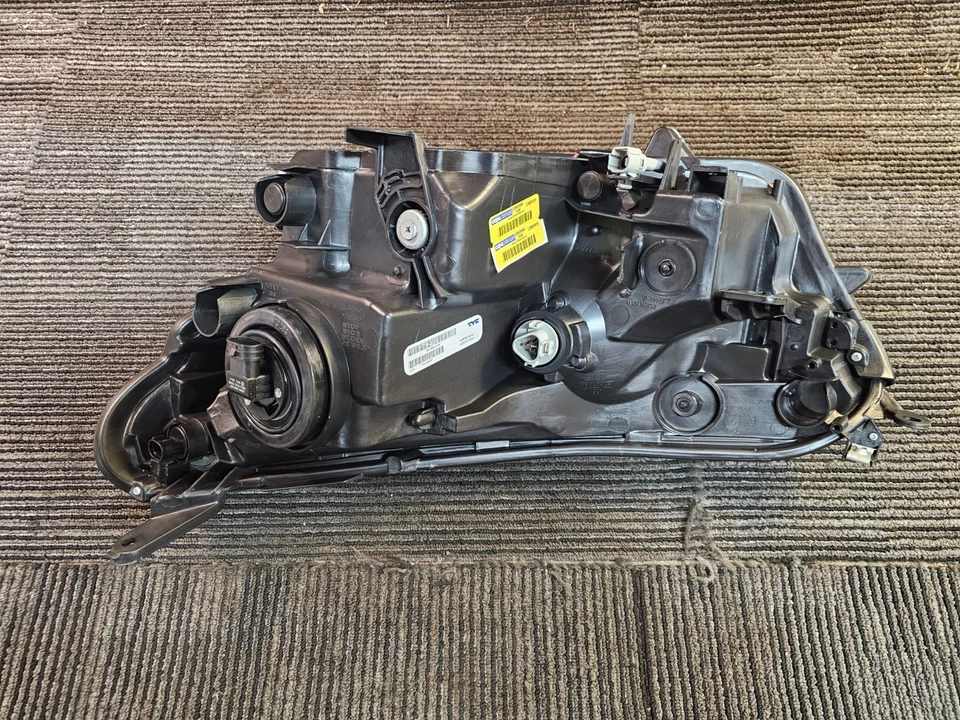 Conjunto de faros laterales para pasajeros TYC 20-9789-00-9 para Toyota Rav4 2016-2018 Foto 3 de 4