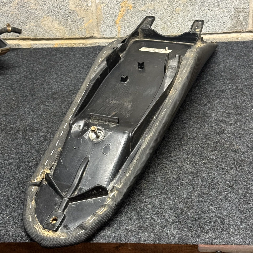 11-16 KTM XC XCW 125 150 250 300 350 450 OEM ASIENTO BANDEJA ESPUMA CUBIERTA BUEN ESTADO Foto 4 de 4