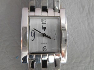 montre bracelet rigide femme