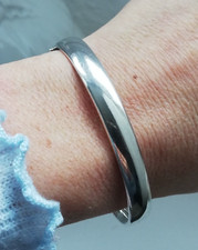 Bracelet jonc ancien en argent poinçonné