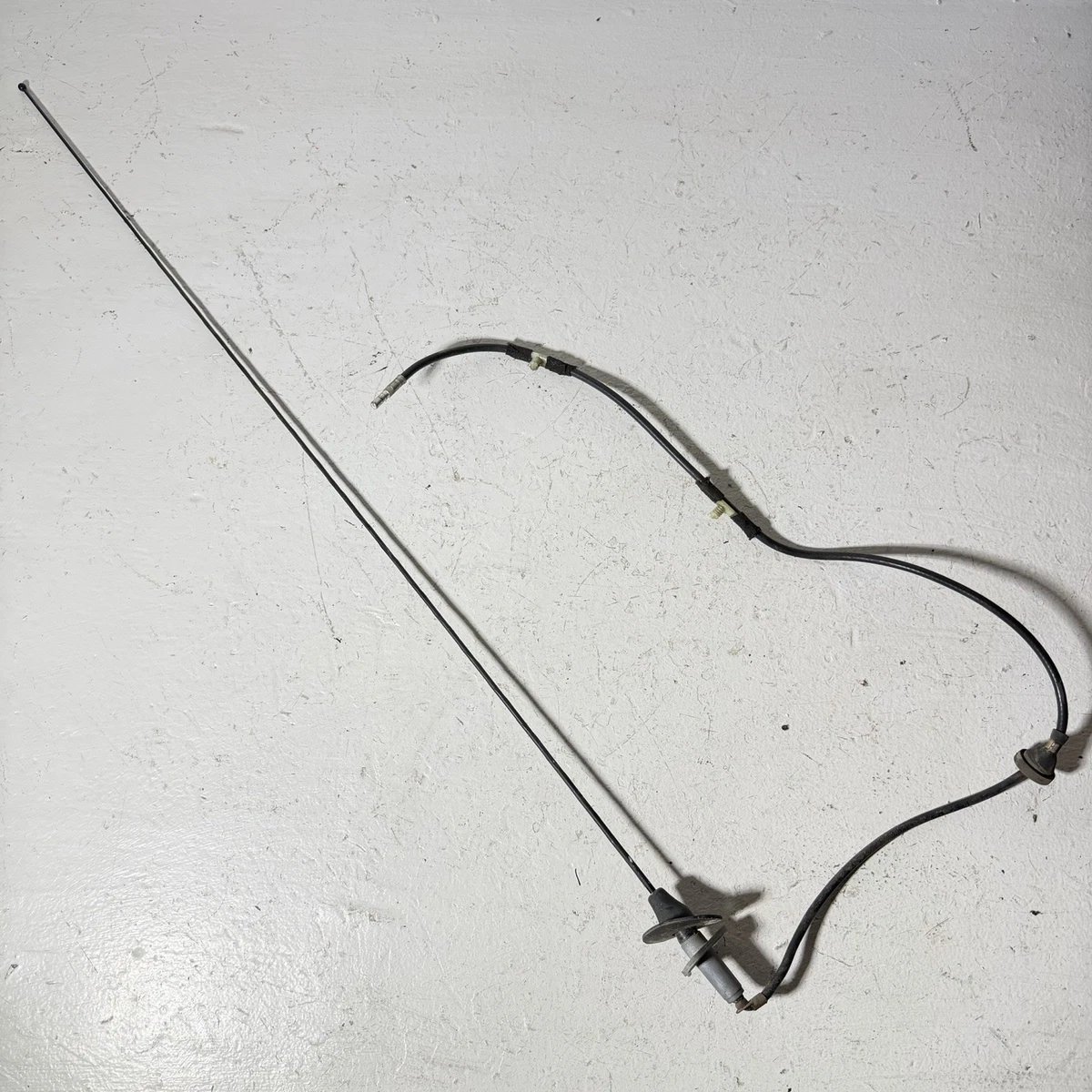 Antena AM/FM De Resorte Negro De 21" Para Ford F250 Super Duty 1999-2016 | TheAntennaSource