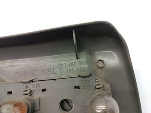 BMW 3 E30 1988 Benzin Rücklicht Rechts Lampenabdeckung Halter 1380868 ARB27278