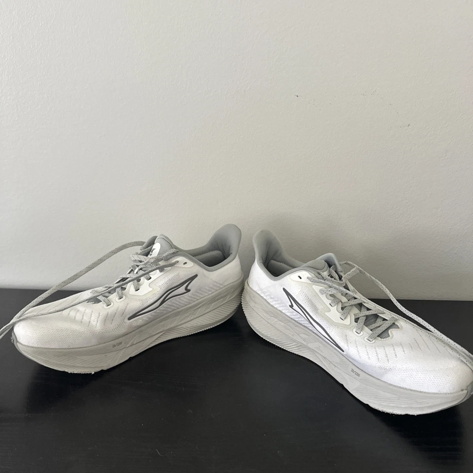 Men's 10.5 M Altra Experience Flow White Gray Road Running Sneakers ALOA85NV120 - Image 1 of 4