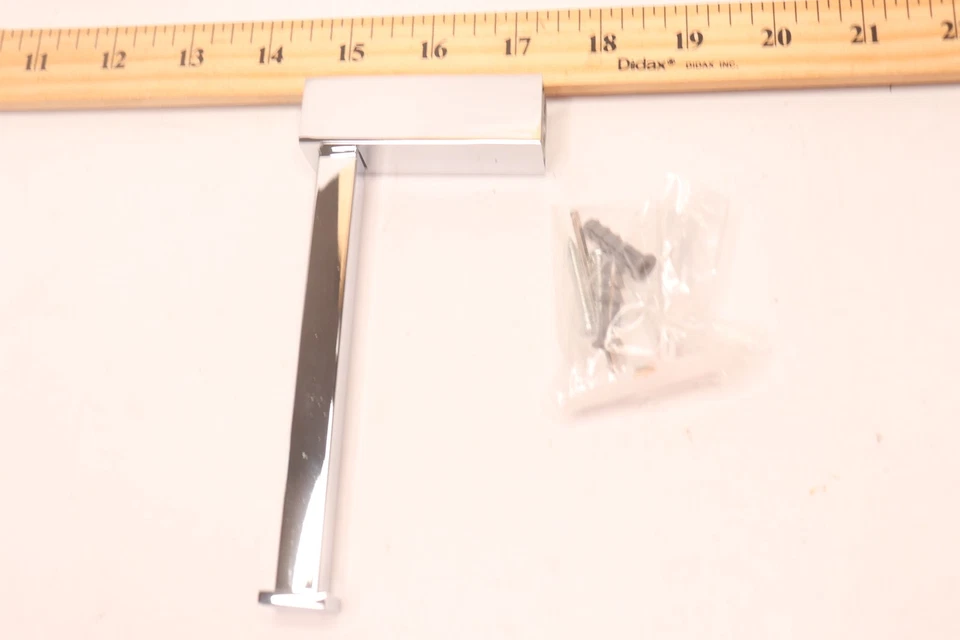 Soporte de papel higiénico de un solo poste Amerock cromado 5-7/8" 149 mm BH3608126 Foto 2 de 4