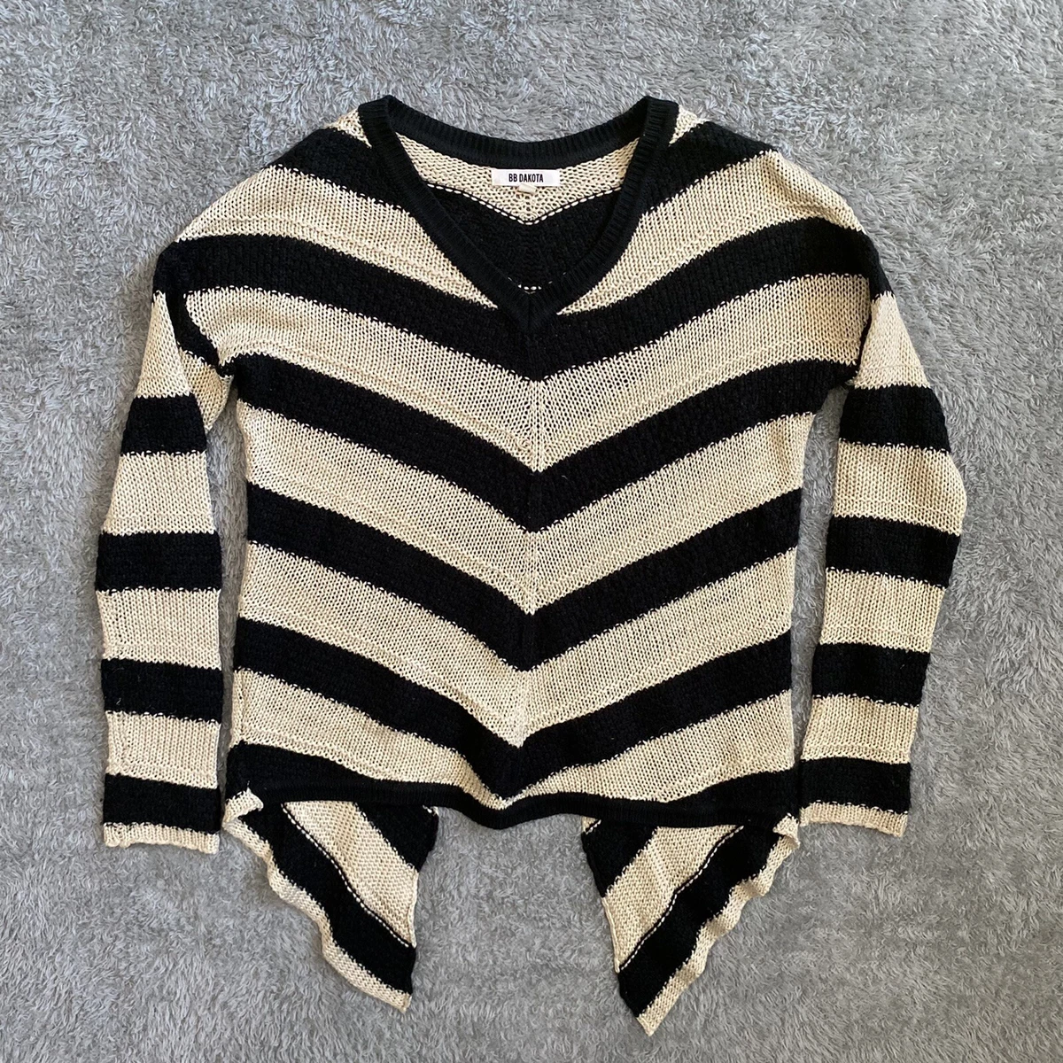 Horizontal store striped sweater