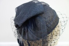 Czarny kapelusz, gwiazda filmowa, styl z welonem, idealna specjalna okazja, w bardzo dobrym stanie