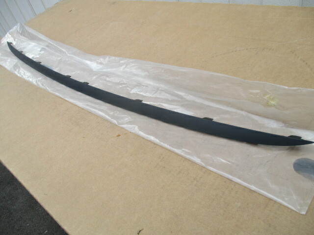 2010 2011 AUDI R8 REAR BUMPER CENTER TRIM MOLDING LOWER 420807811