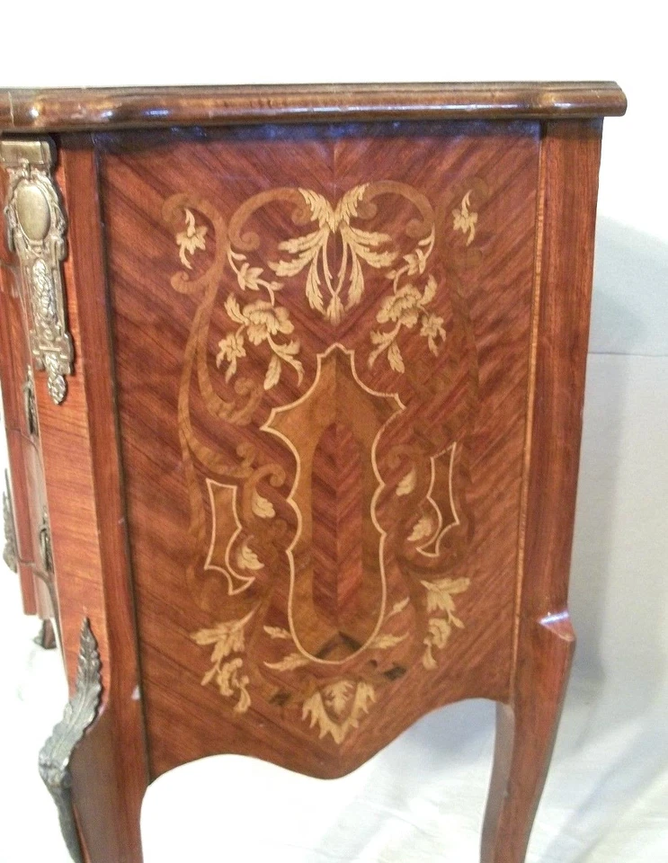 CAJONERA VINTAGE LOUIS XV CON 3 CAJONES CON SOPORTES DE LATÓN Foto 3 de 4