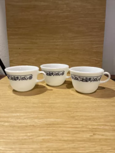 Vintage Pyrex Corning Milk Glass Old Town Blue Onion Coffee Mugs Cups BS3