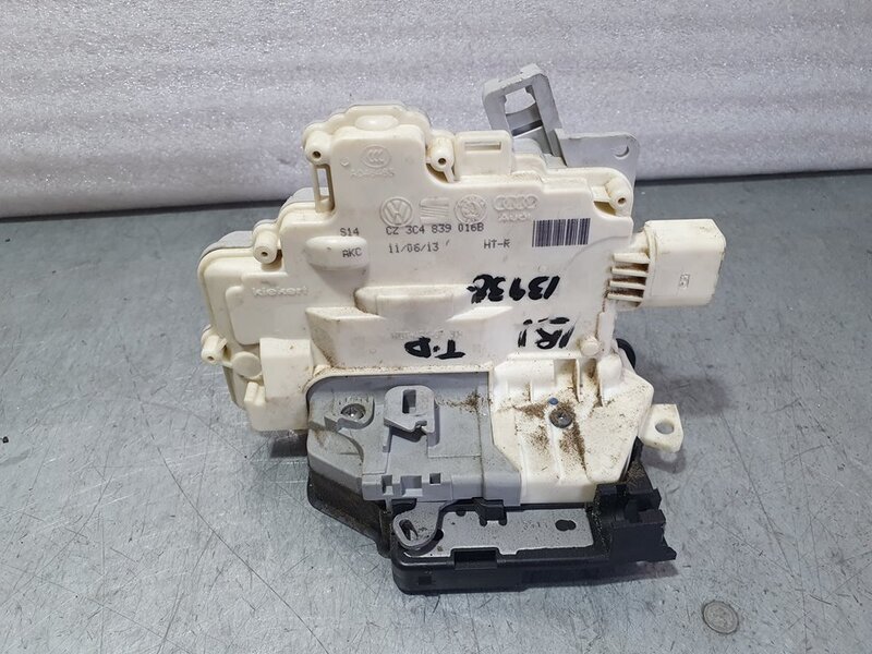 3C4839016B Rear Lock Cover for Volkswagen Passat Variant (365) 4533620