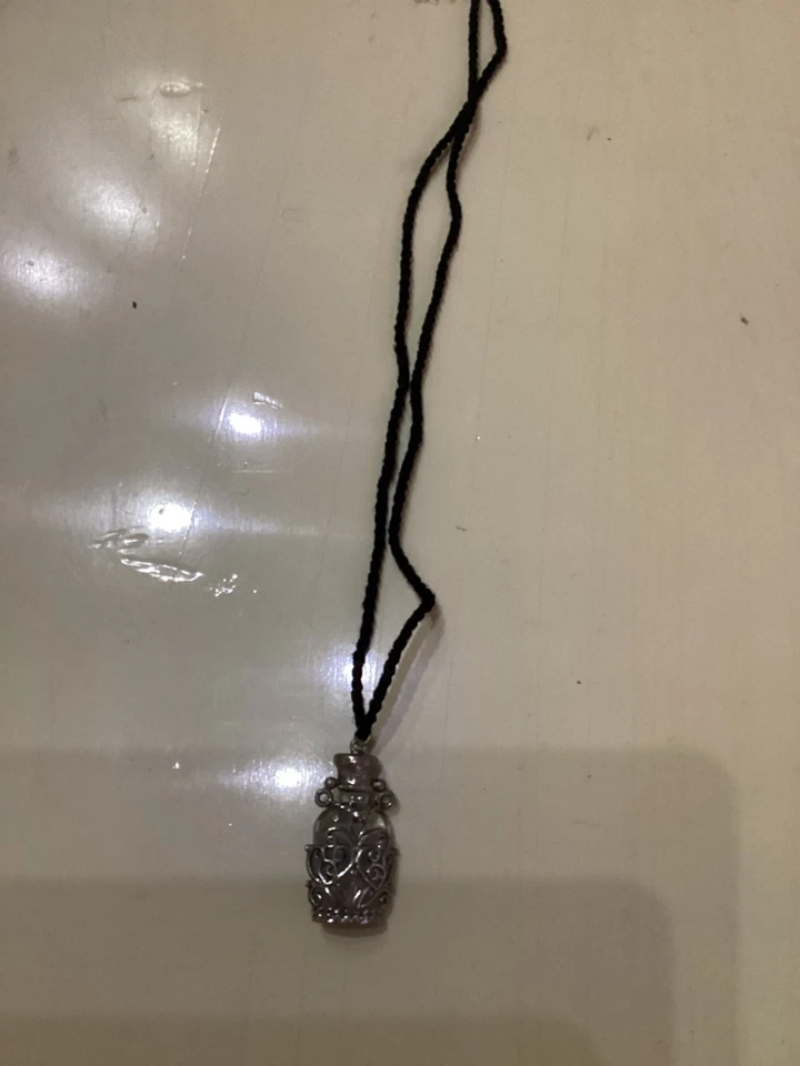 set di collane e ciondoli - Croce, ampolla, delfino, goccia,triangolo,macchina - Immagine 3 di 4