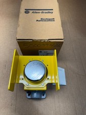 NEW IN BOX ALLEN-BRADLEY PUSH BUTTON PALM OPERATED 800P-S2CG1A SERIES E