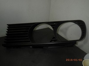 128266 Kühlergrill rechts BMW 3er (E30) 0620512 316i
