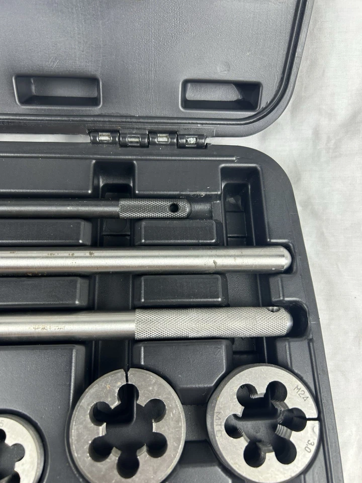 Juego de grifos y troqueles Matco Tools 25MTDS métrico grande apenas usado Foto 3 de 4