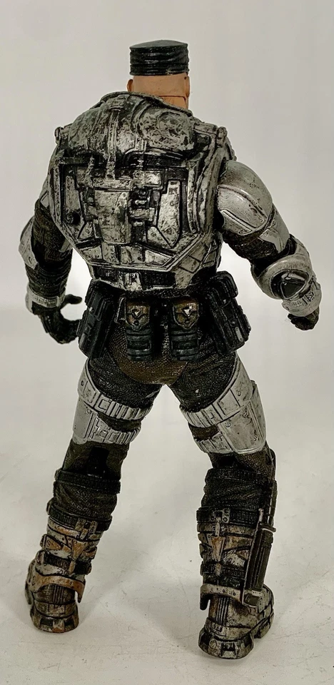 Etiquetas NECA Gears of War 2 Coronel Victor Hoffman COG TRU Toys R Us Exclusive 2008 - Imagem 4 de 4