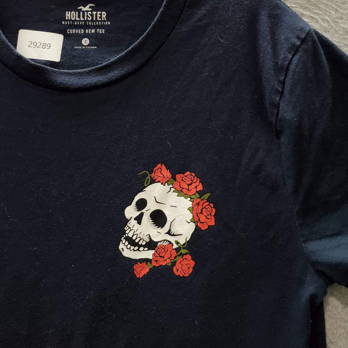 Hollister Men T Shirt Small Navy Skull Floral Rose Graphic Curved Hem Tee