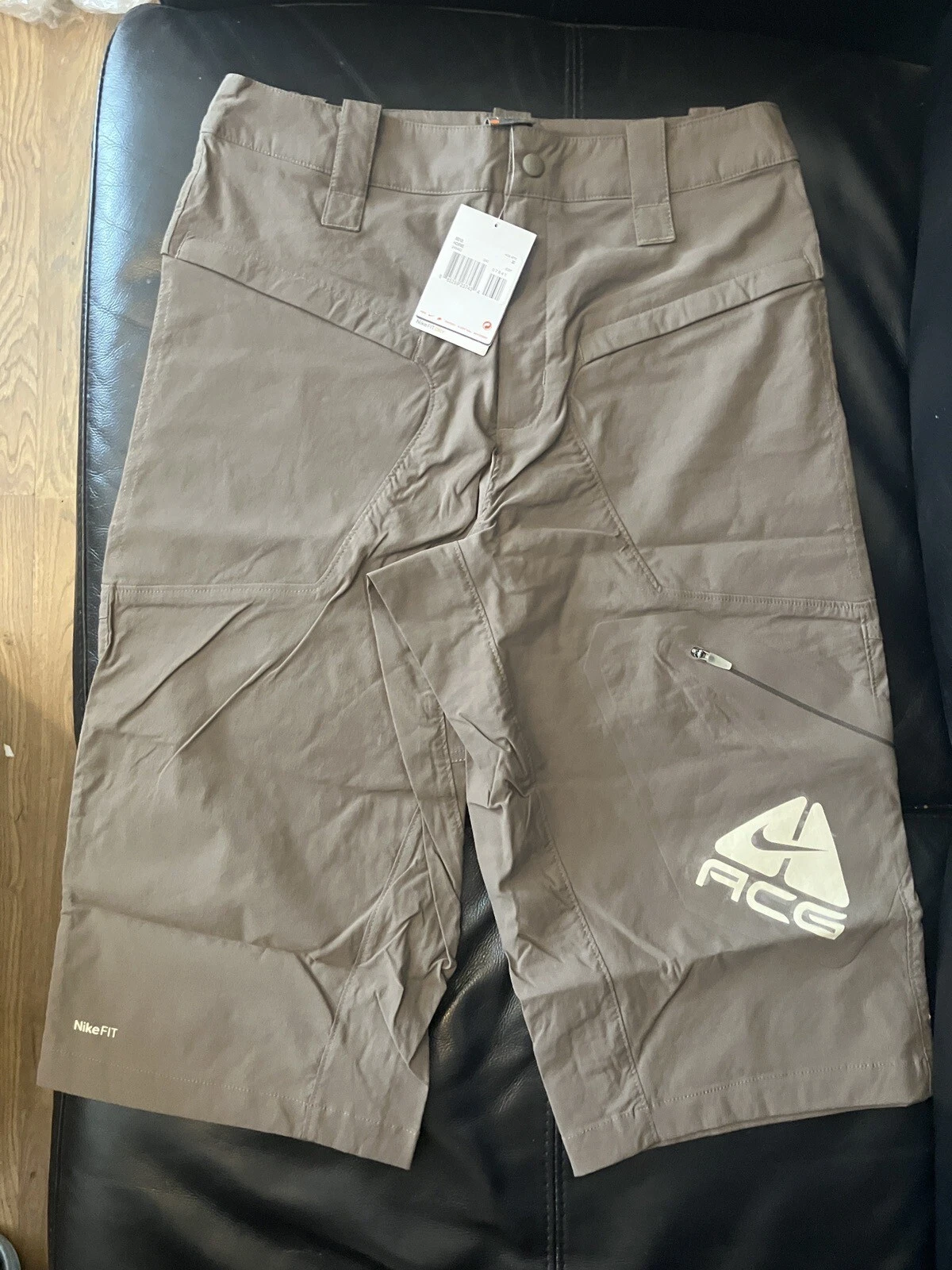 NIKE ACG mens 3/4 Length Vintage Shorts Outdoors Hiking Waist 30” Inseam 16”