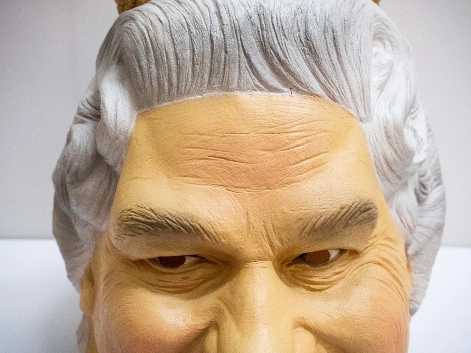 Vintage César Queen Elizabeth II Maske Fasching Elisabeth Königin 1994 Cesar - Bild 3 von 4