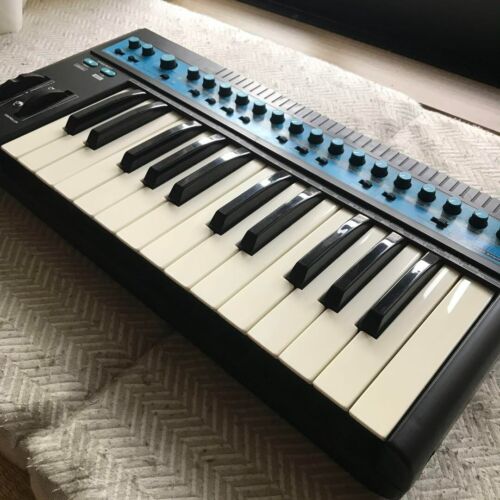 Novation Bass Station Keyboard Synthesizer - Picture 5 of 7