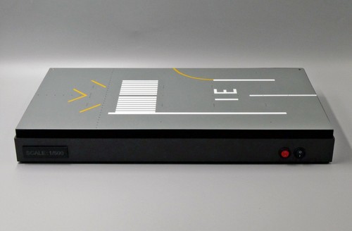 Maßstab 1/500 Start- und Landebahn Vitrine mit LED ""RWY 31"" JC Wings LH5002 - Bild 4 von 8