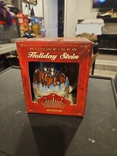 2005  Anheuser Busch  AB  Budweiser Holiday Christmas Beer Stein Clydesdales NIB