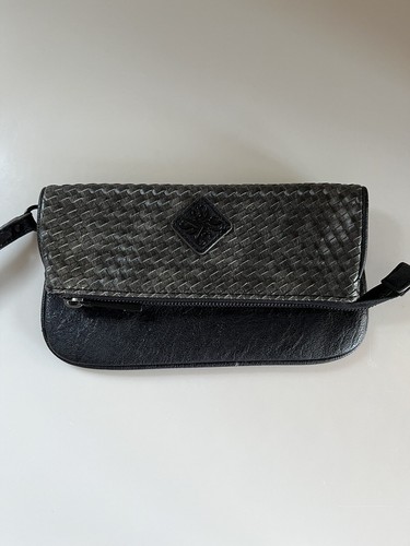 Simply Vera Wang Wristlet / Clutch - Picture 5 of 5