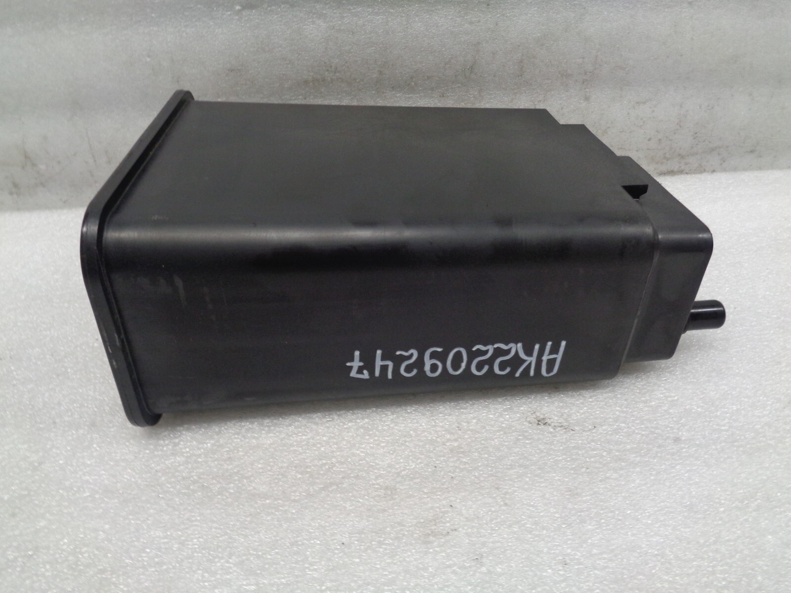 05-08 Maserati Quattroporte Fuel Evaporator Vapor Canister Evap OEM AK2209247