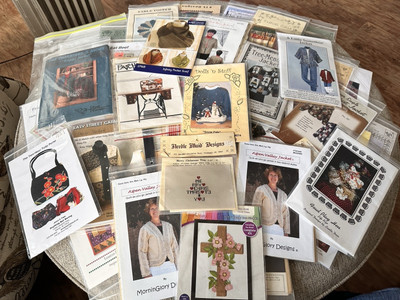 Huge Lot 60 Small Quilt Patterns & Instructions Remnant Projects Mostly NEW