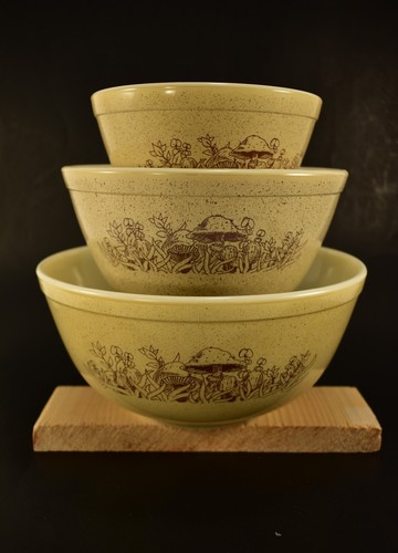 Pyrex Vintage Set of 3 Forest Fancies Mushroom Nesting Mixing Bowls 401 402 403