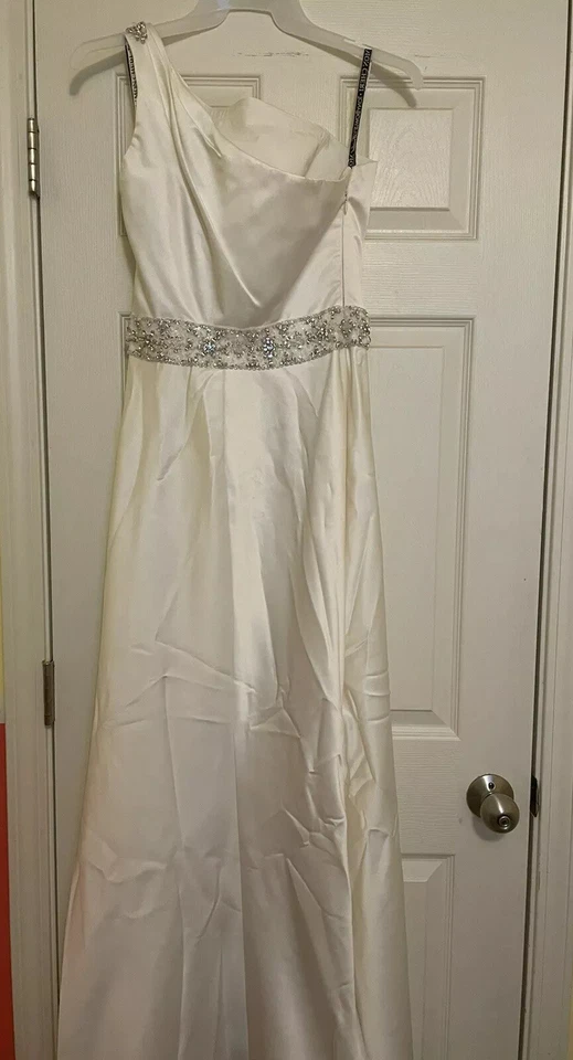 Vestido de novia Tony Bowls para Mon Cheri. Estilo T112238. Talla 10. Nuevo con etiquetas Foto 4 de 4
