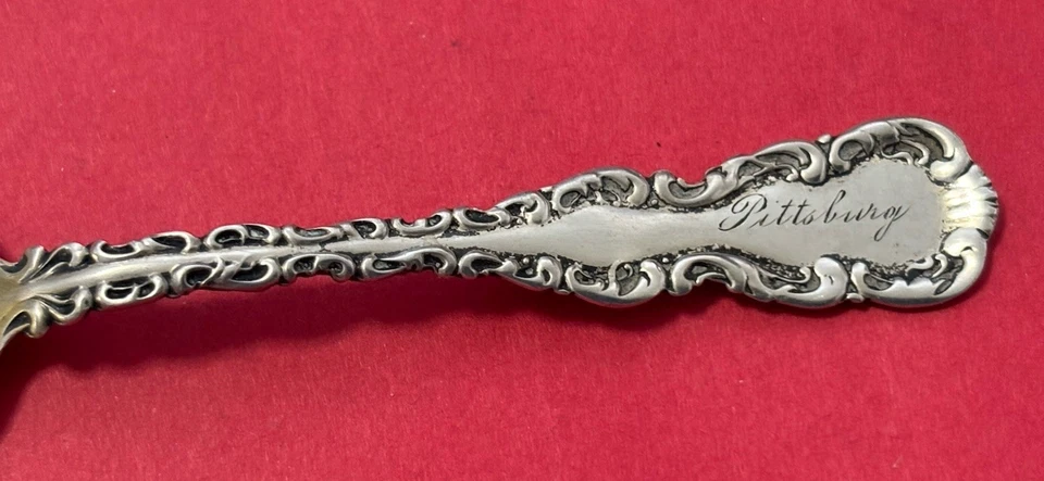 Сувенирная ложка Pittsburgh PA Louis XV с узором из чистого серебра 8,2 г 3,75 дюйма - Изображение 2 из 4