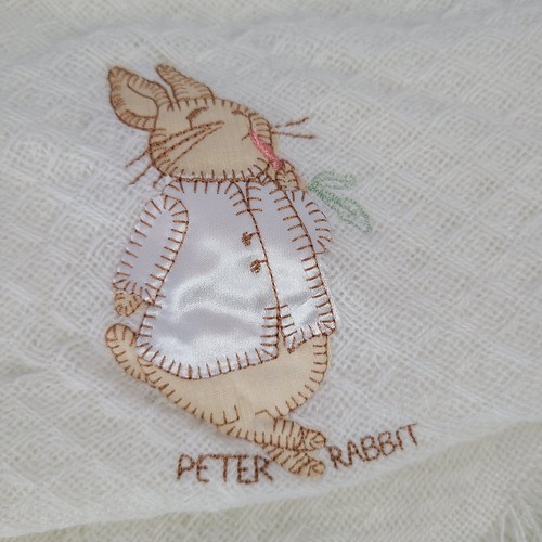 Vintage Peter Rabbit Baby Crib Blanket Quiltex 40 X 32" Soft Lightweight Fringe - Picture 4 of 8