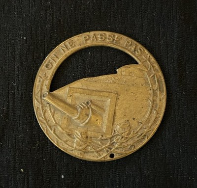 NICE!!  WW2 French Army Maginot Line 'On Ne Passe Pas' Badge