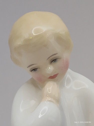 Royal Doulton HN1985 Darling 5.25" - Picture 4 of 11