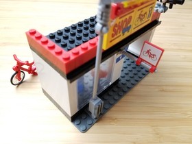 LEGO City 7641 City Corner Complete Bus Stop Street Shop Town 60031
