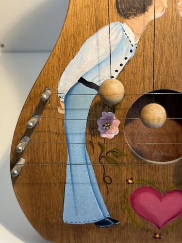 Arpa musical vintage para puerta de cabaña de 4 cuerdas corazón de amor flores firmada MCM - Imagen 6 de 15