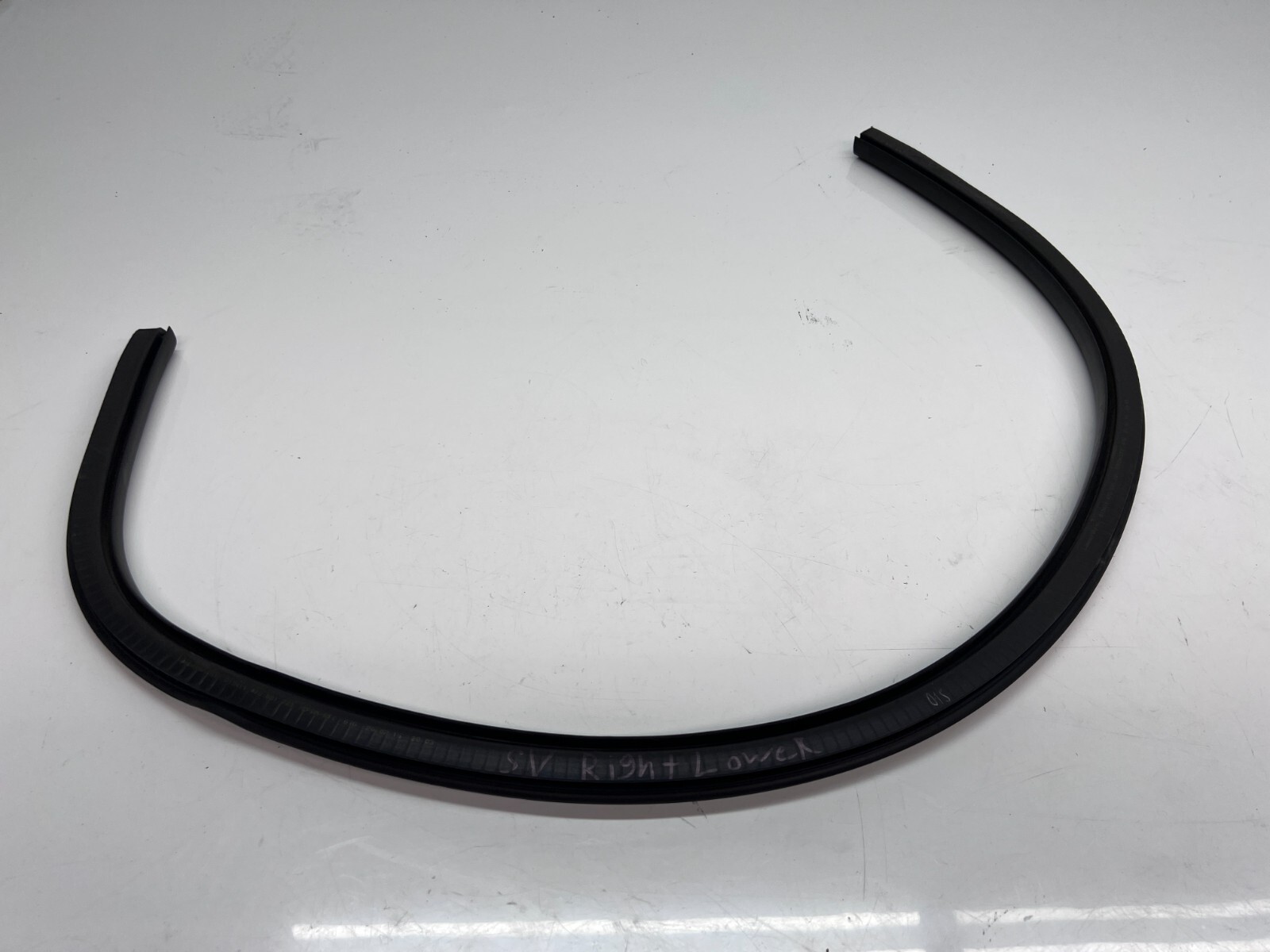 LAMBORGHINI AVENTADOR DOOR WINDOW GLASS GASKET MOULDING SEAL TRIM OEM 470831721