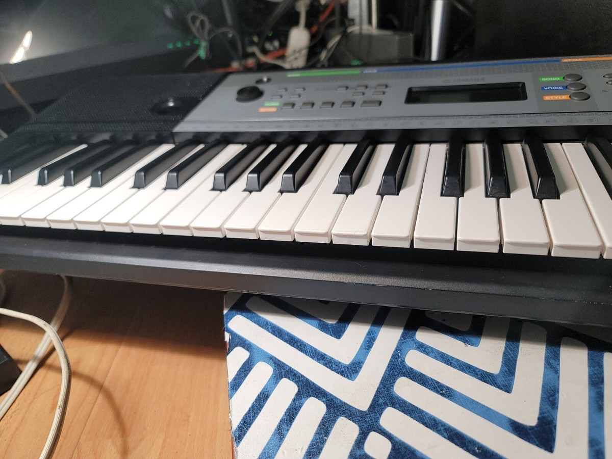 Yamaha YPT-220 キーボード 61鍵 ACアダプター付き Yamaha YPT-220 61 Key Personal Keyboard with AC Adapter