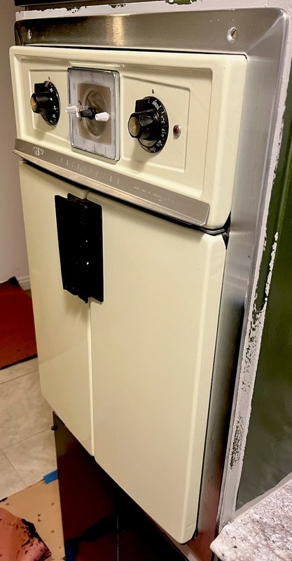 Frigidaire Electric Wall Oven RBW-90YW-EM Off-White with matching stovetop