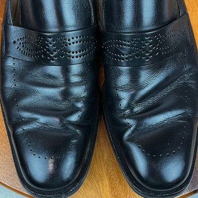 Mens Gucci Black Leather Perforated Accent Penny Loafers  display picture 2