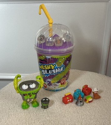 Grossery Gang Mushy Slushie Cup +  4 Ice Cubes + 8 Figures