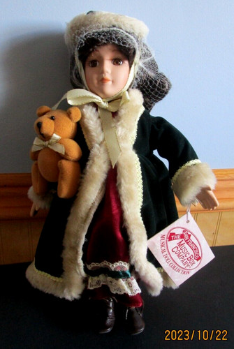 Vin. Victorian Musical Christmas Doll San Francisco Music Box Co.