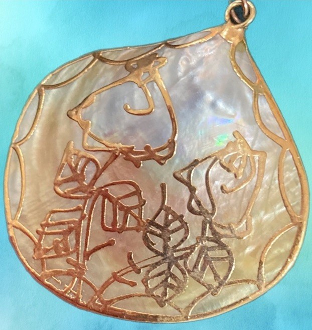 The Blue Lagoon House Large Shell Vintage Pendant Seashell Jewelry RARE FIND
