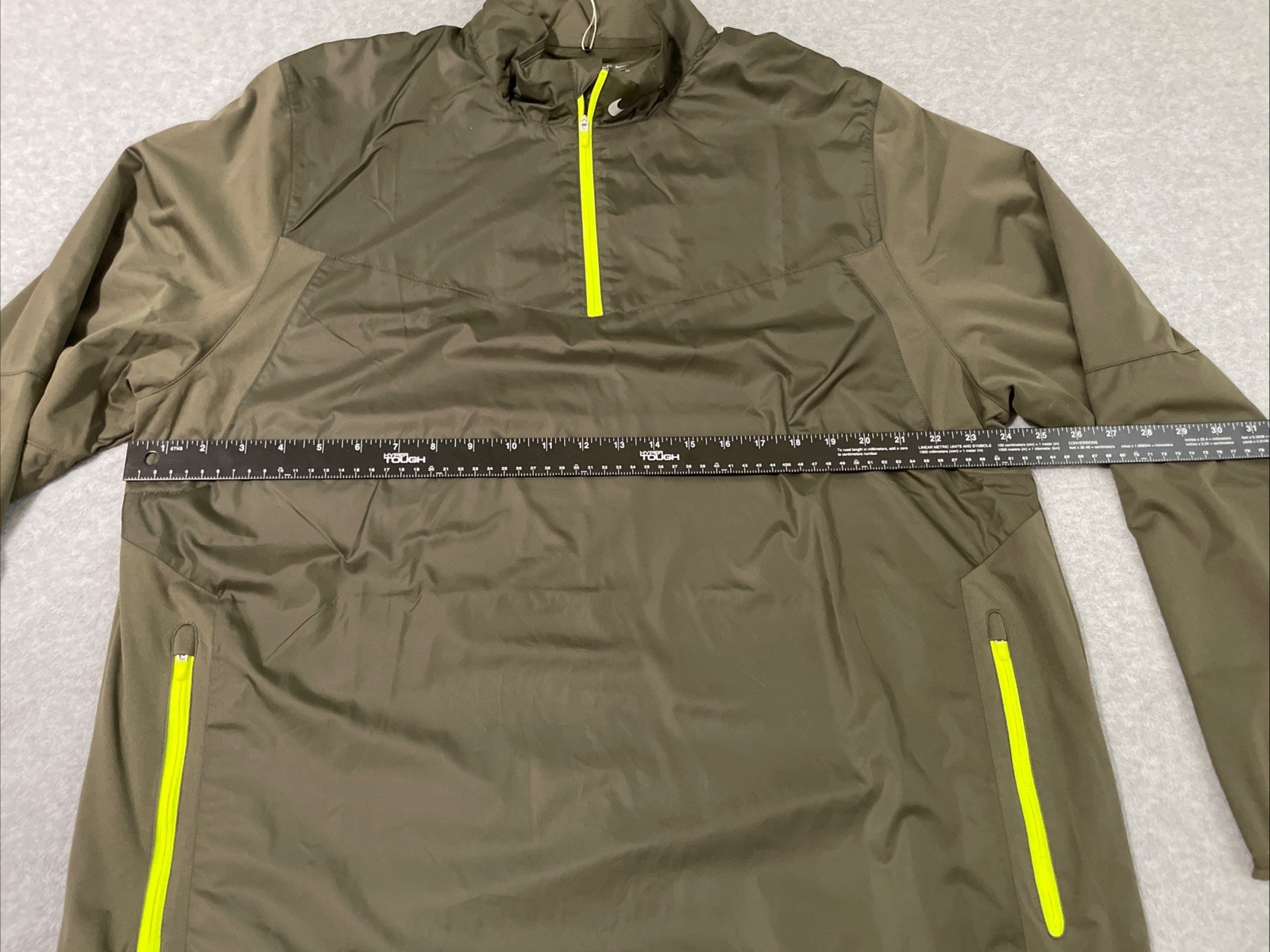 SACAI X NIKE Nike Golf Uomo Shield 1 4 Zip Top Elasticizzato Windwear VERDE Taglia XL 639981 325 Nuovo