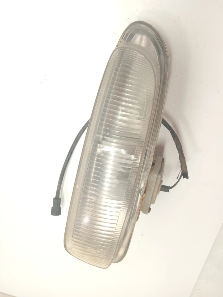 93-97 MAZDA 626 LEFT SIDE CORNER PARK FOG LIGHT BUMPER MOUNTED OEM, 116-58971 - image 2 of 4