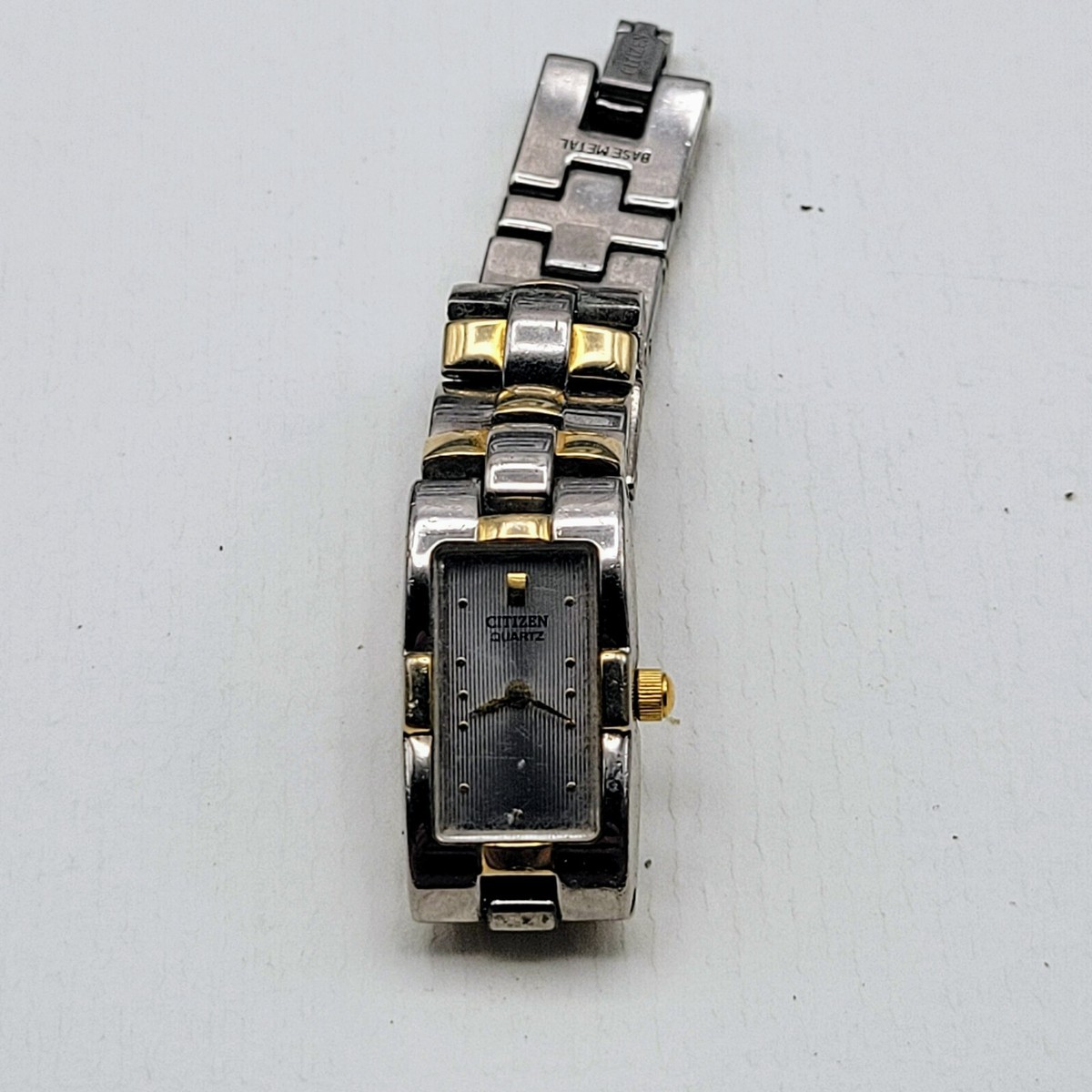 【レアアイテム逆輸入】Citizen Women's Quartz Watch 28mm Citizen Women's Tank Style Watch Quartz Silver Dial Two Tone