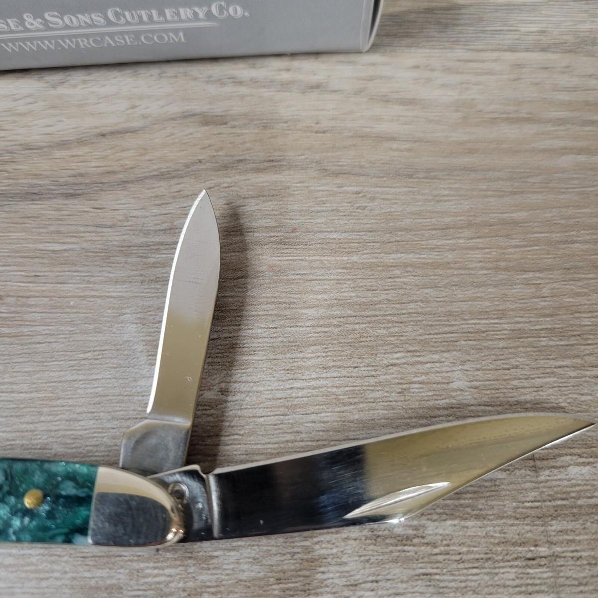 CASE XX 2017 GREEN SPARKLE KIRINITE PEANUT KNIFE RARE 32582