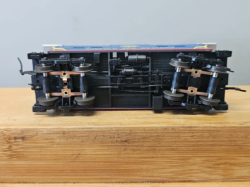 Life-Like  Norfolk & Western Caboose #50083 H.O. 1:87 - Image 3 of 4