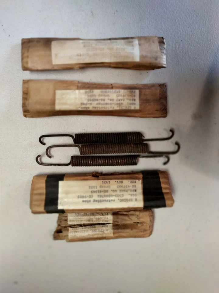 Lote de 7 resortes de zapata retráctiles Willys 1951 BX-41545, 4 nuevos, 3 usados Foto 2 de 4