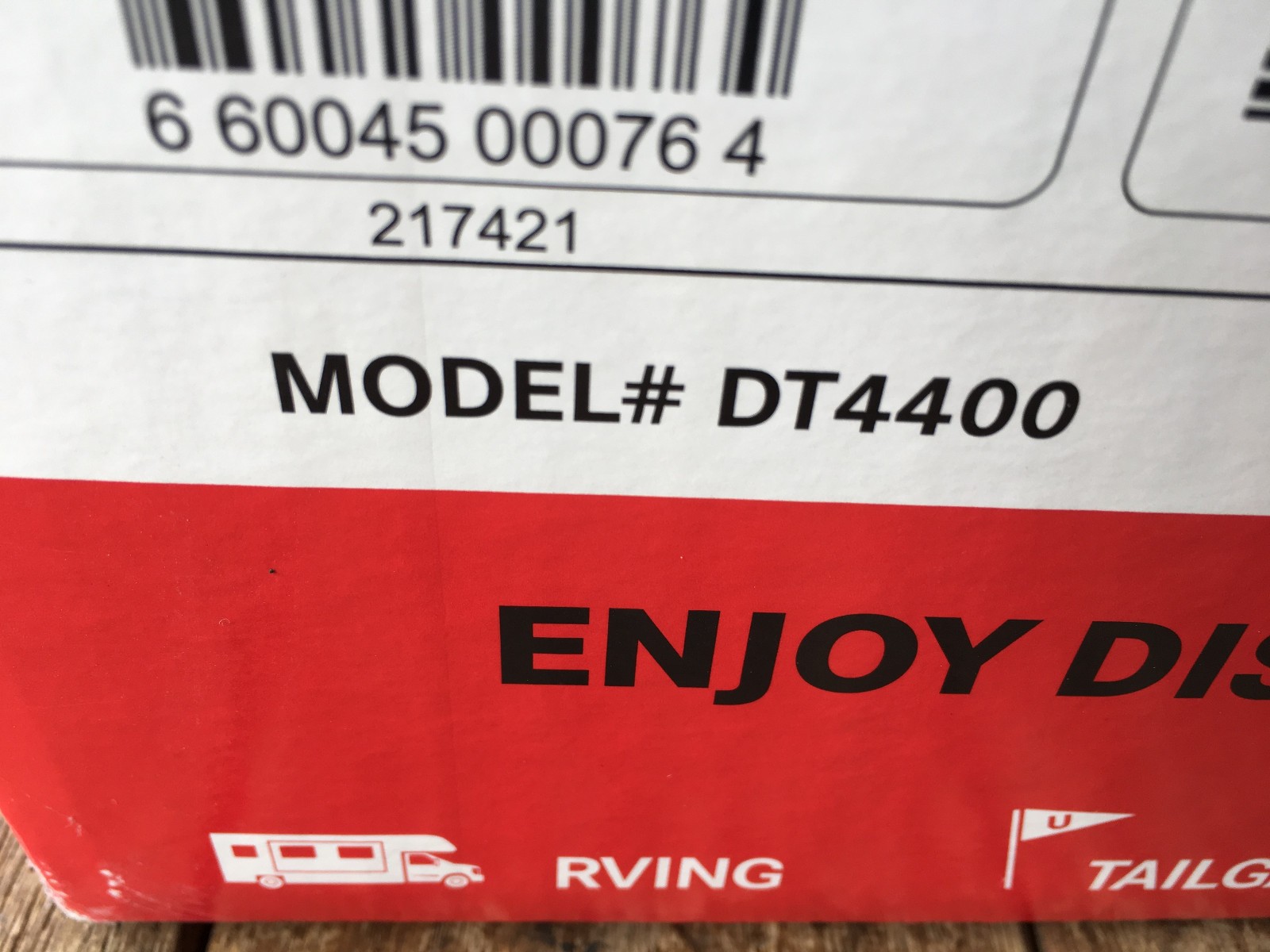 NEW IN BOX KING TAILGATER PORTABLE AUTOMATIC SATELLITE TV ANTENNA DT4400